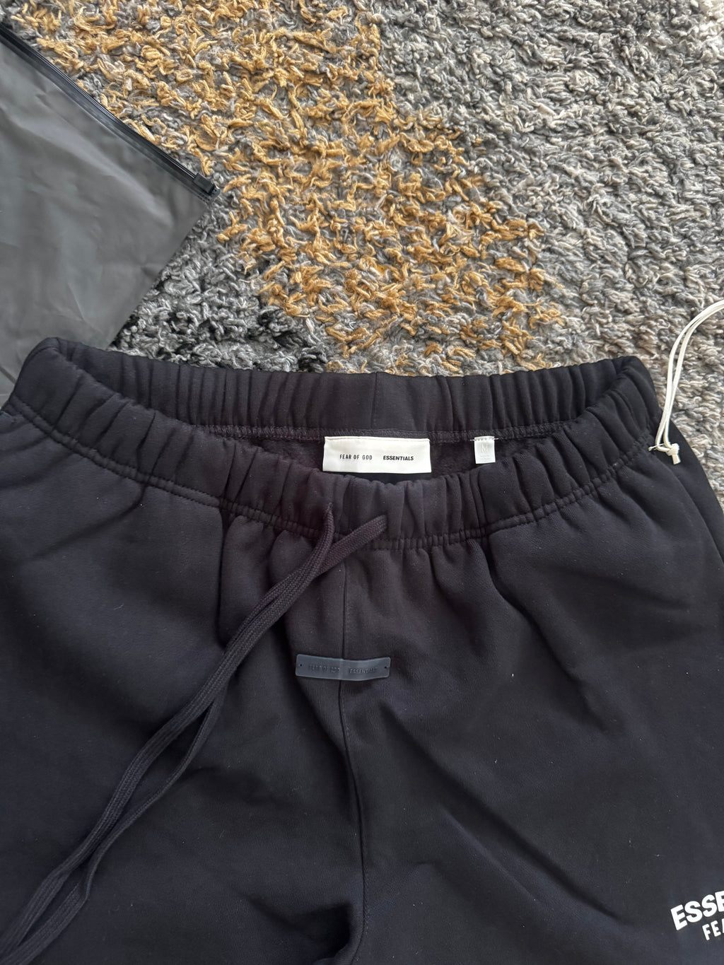 Black essentials shorts