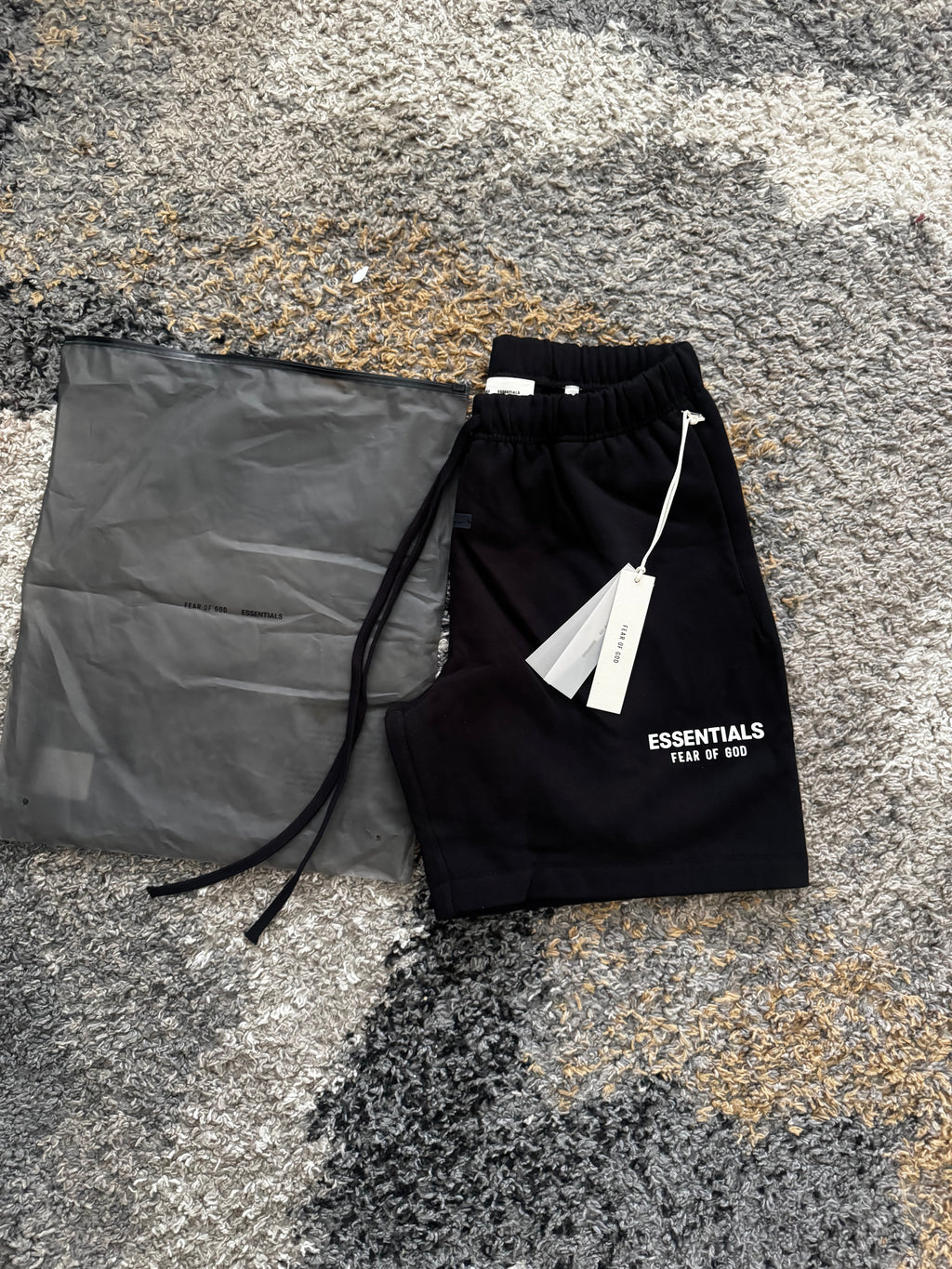 Black essentials shorts